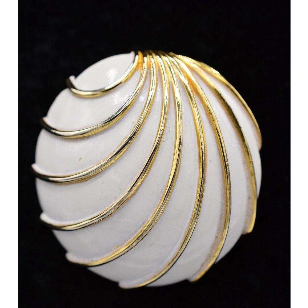 Vintage Shell Pin Brooch Abstract White Enamel Clam Gold Tone Bold 1980s Bin4